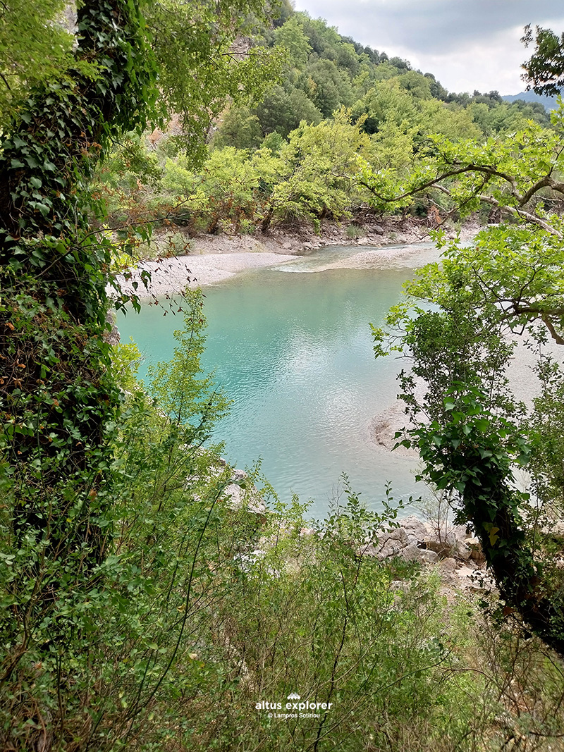 Μονοπατι προς τον Αχελωο