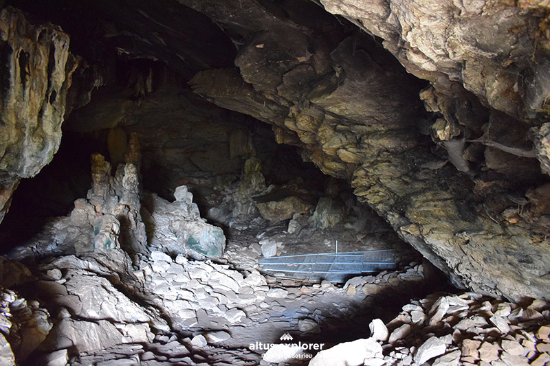 Υμηττος σπηλαιο Λεονταρίου