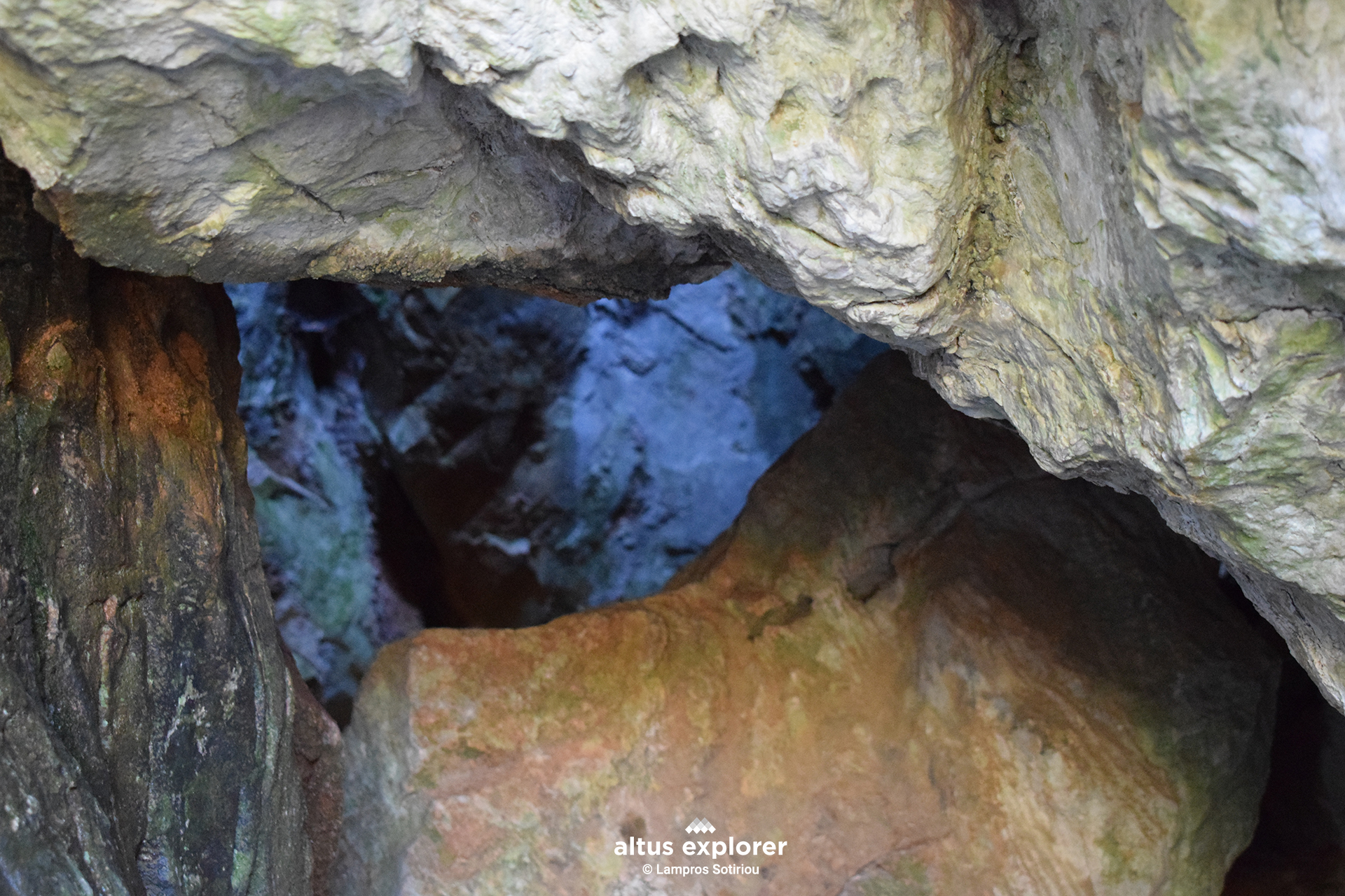 Υμηττος σπήλαιο Νυχτερίδας